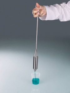 Dụng cụ lấy mẫu chất lỏng, mở bằng ngón tay cái